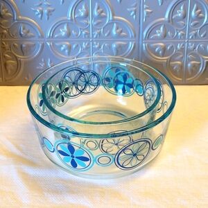 Pyrex Blue Pinwheel Design Clear Glass Bowls Set/2